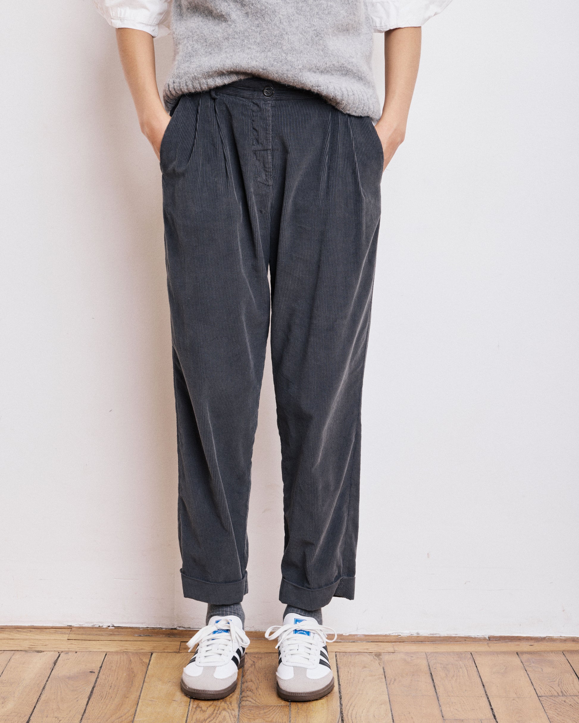 Pantalon Femme en Velours Côtelé Fin Anthracite Poete