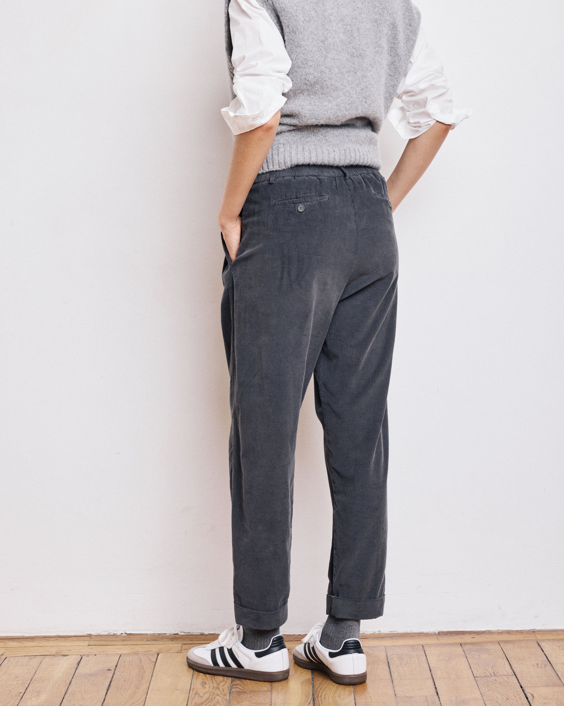 Pantalon Femme en Velours Côtelé Fin Anthracite Poete