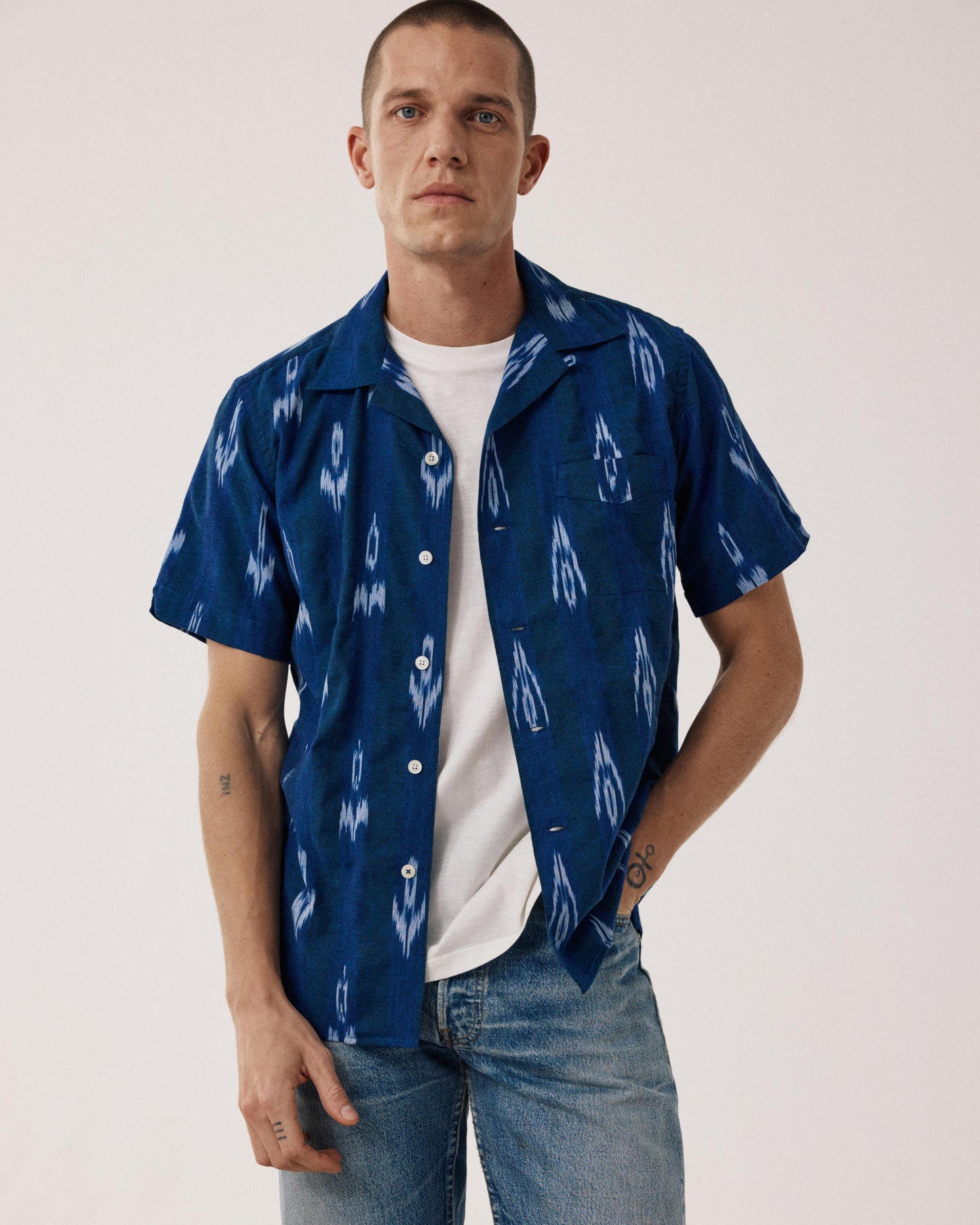 Men's shirt in Ikat Indigo Palmito Print Cotton BF14026-01