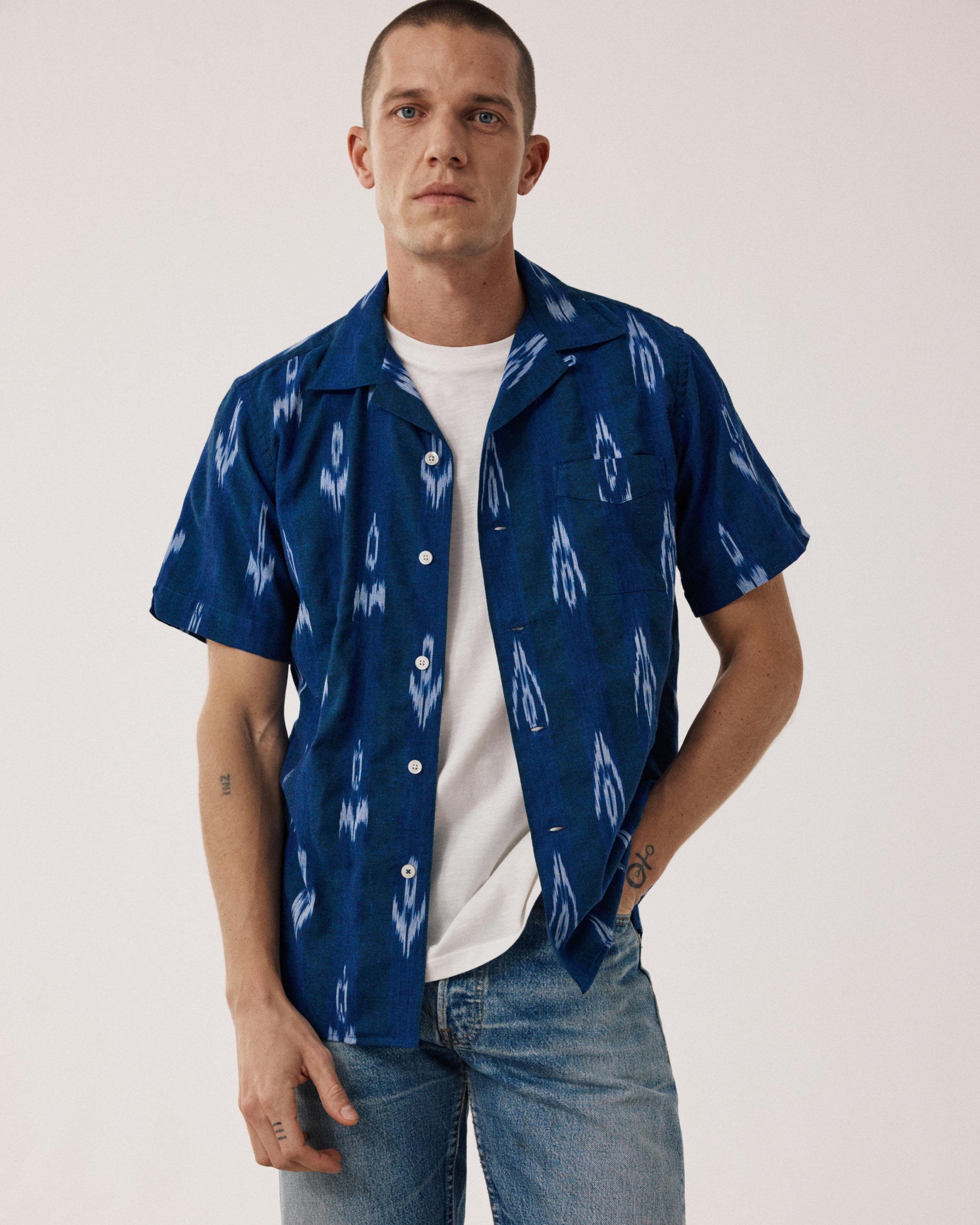 Men's shirt in Ikat Indigo Palmito Print Cotton BF14026-01