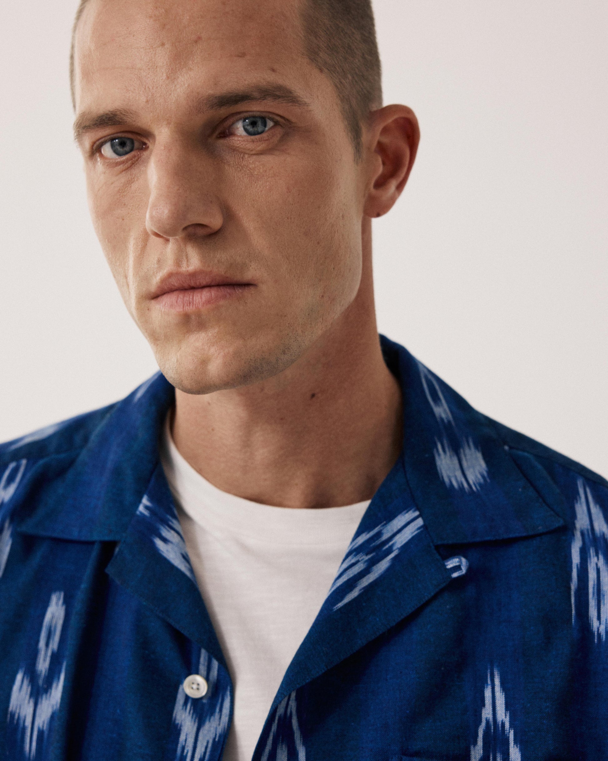 Men's shirt in Ikat Indigo Palmito Print Cotton BF14026-01