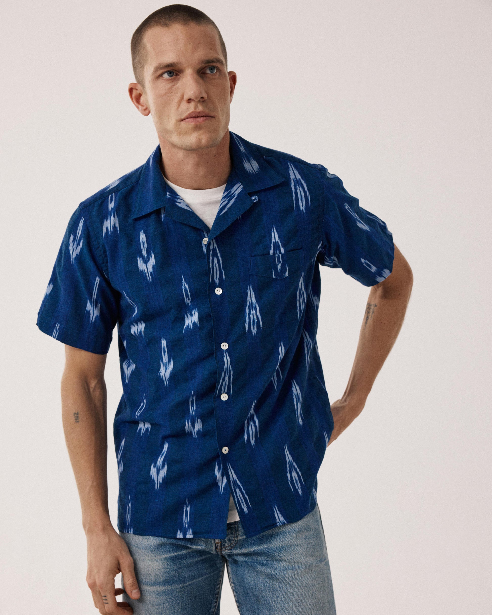 Men's shirt in Ikat Indigo Palmito Print Cotton BF14026-01