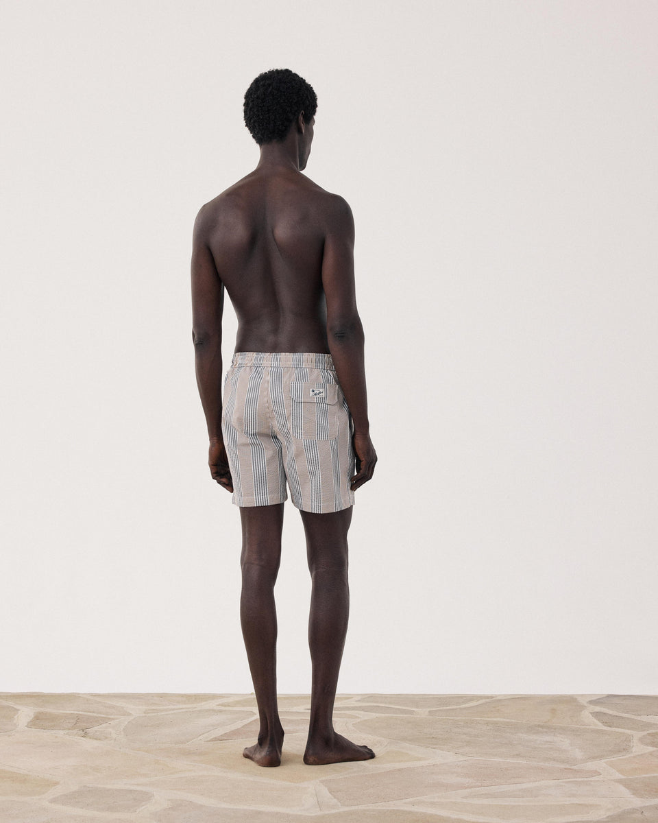 Herren-Badeanzug aus grau gestreiftem Baumwoll-Seersucker Swim - Image alternative