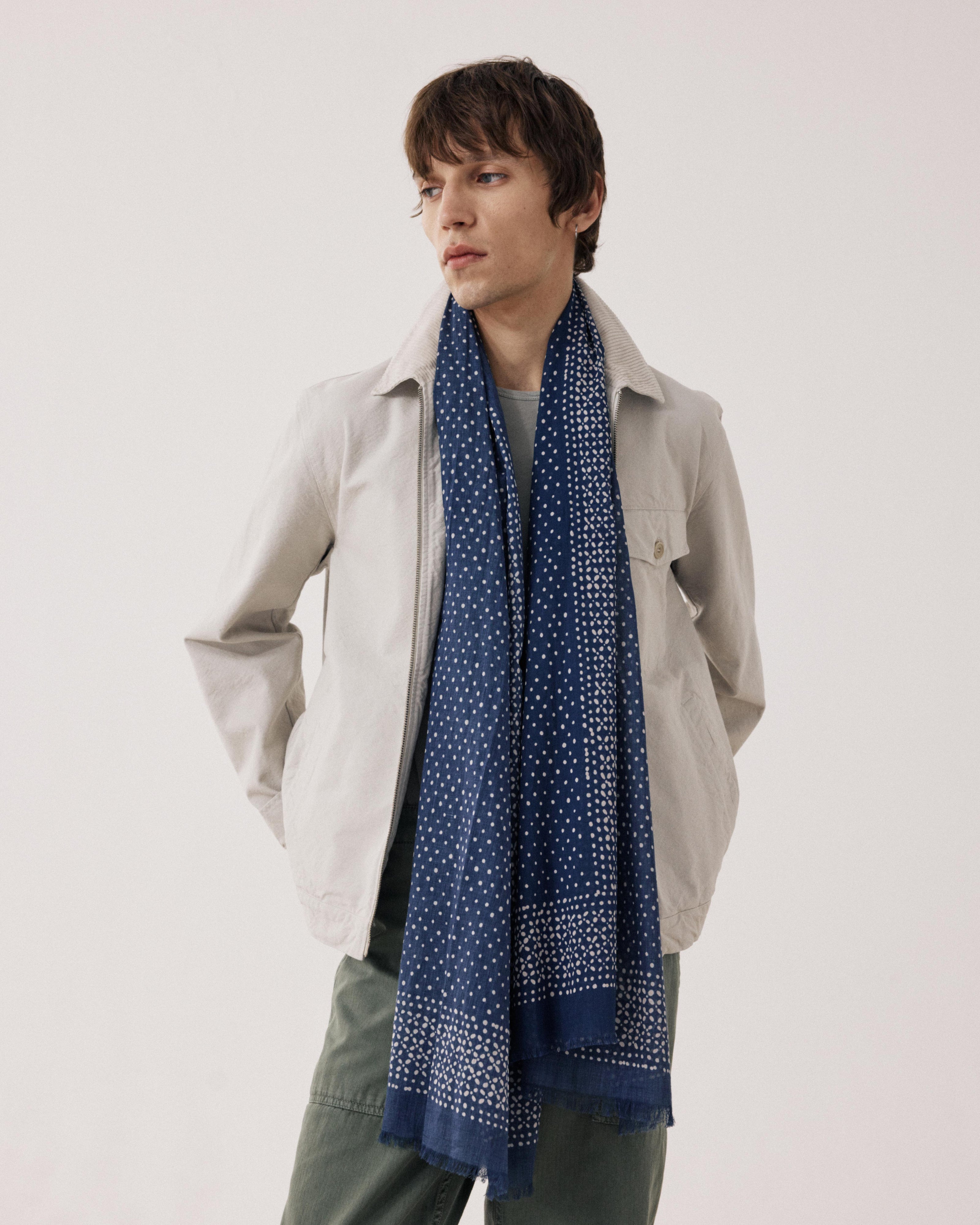 Bufanda para hombre de Algodón azul índigo con lunares BFC9417-01