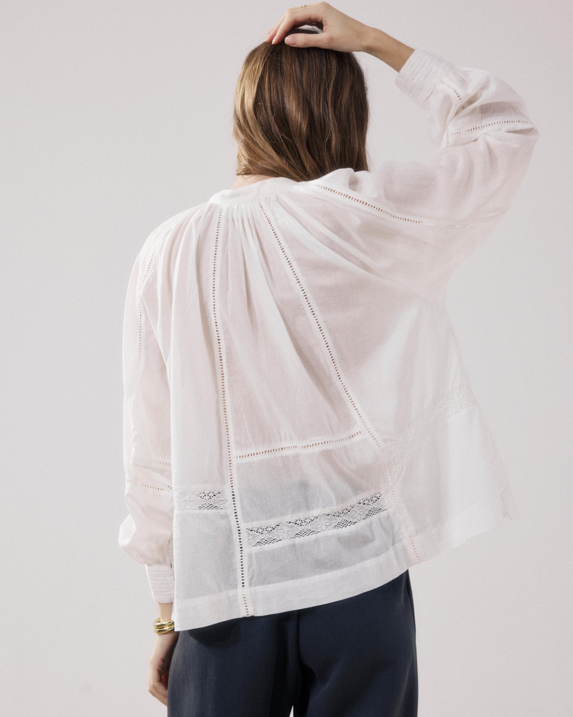 Dameshemd van ecru katoenvoile Cora