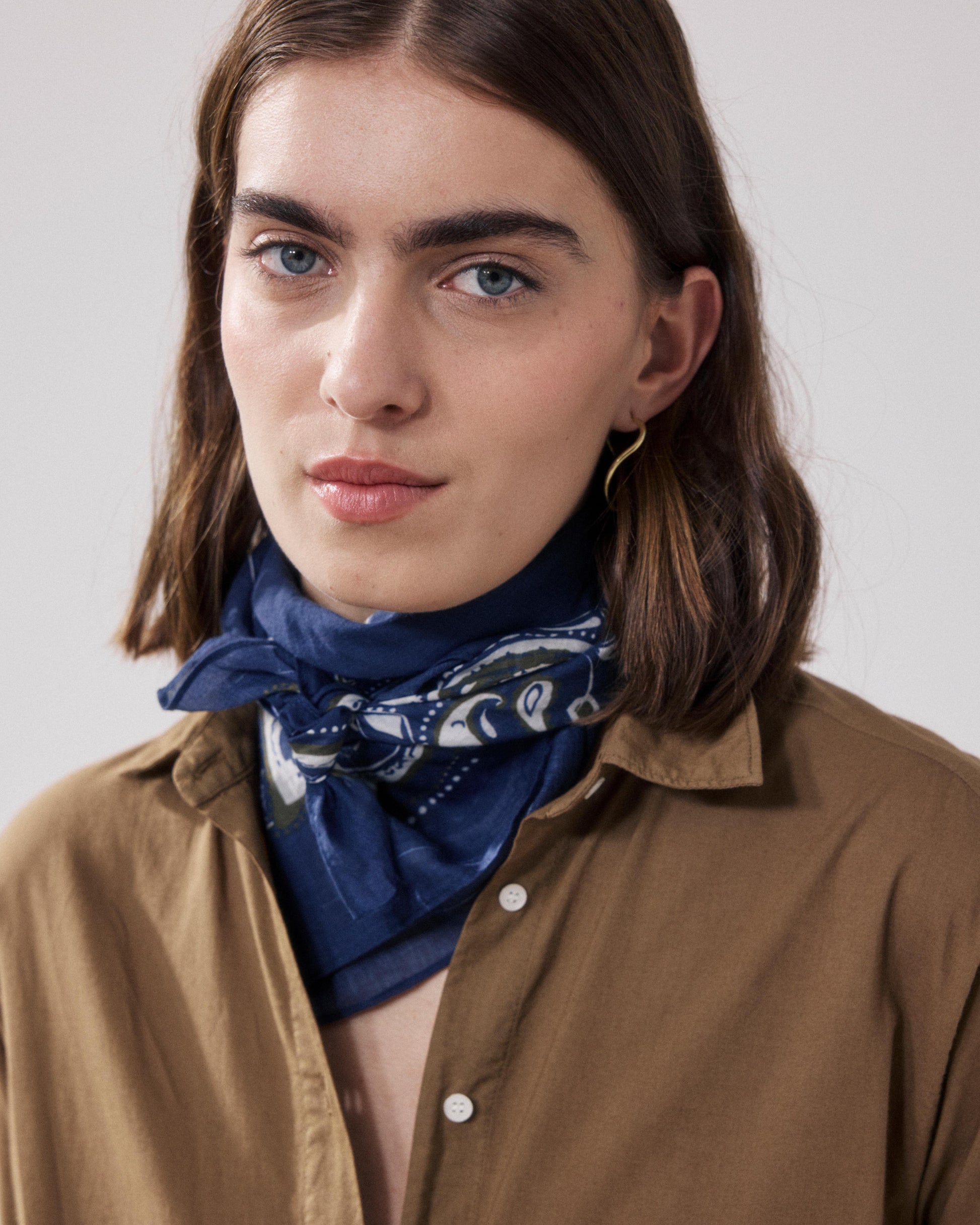 Bandana Femme en Coton Bleu Indigo Paisley