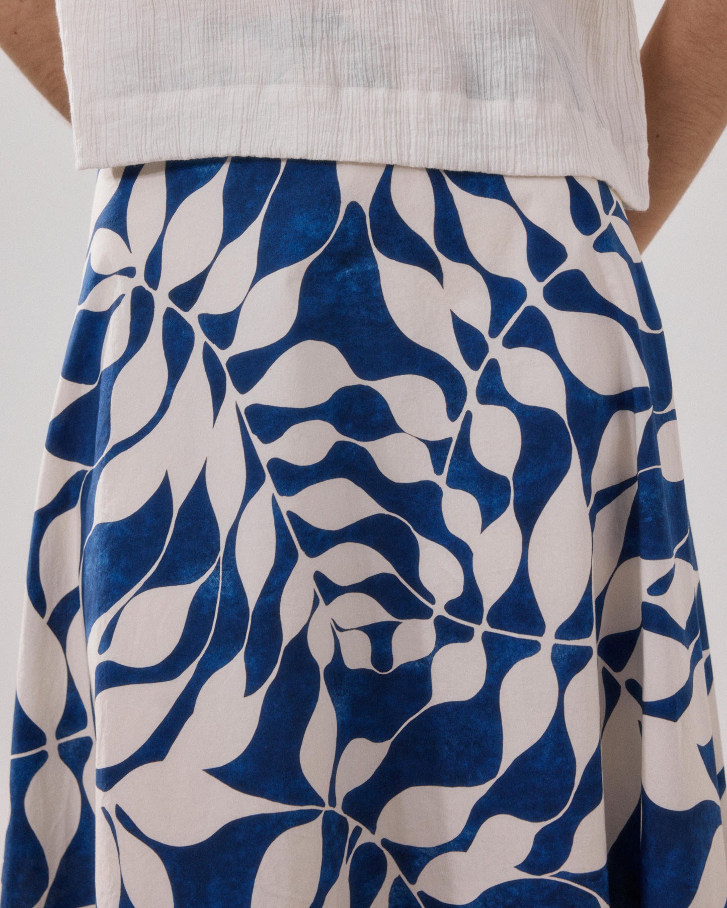 Jupe Femme en Coton Imprimé Feuilles Blanc & Bleu Joyce BFJE622-03