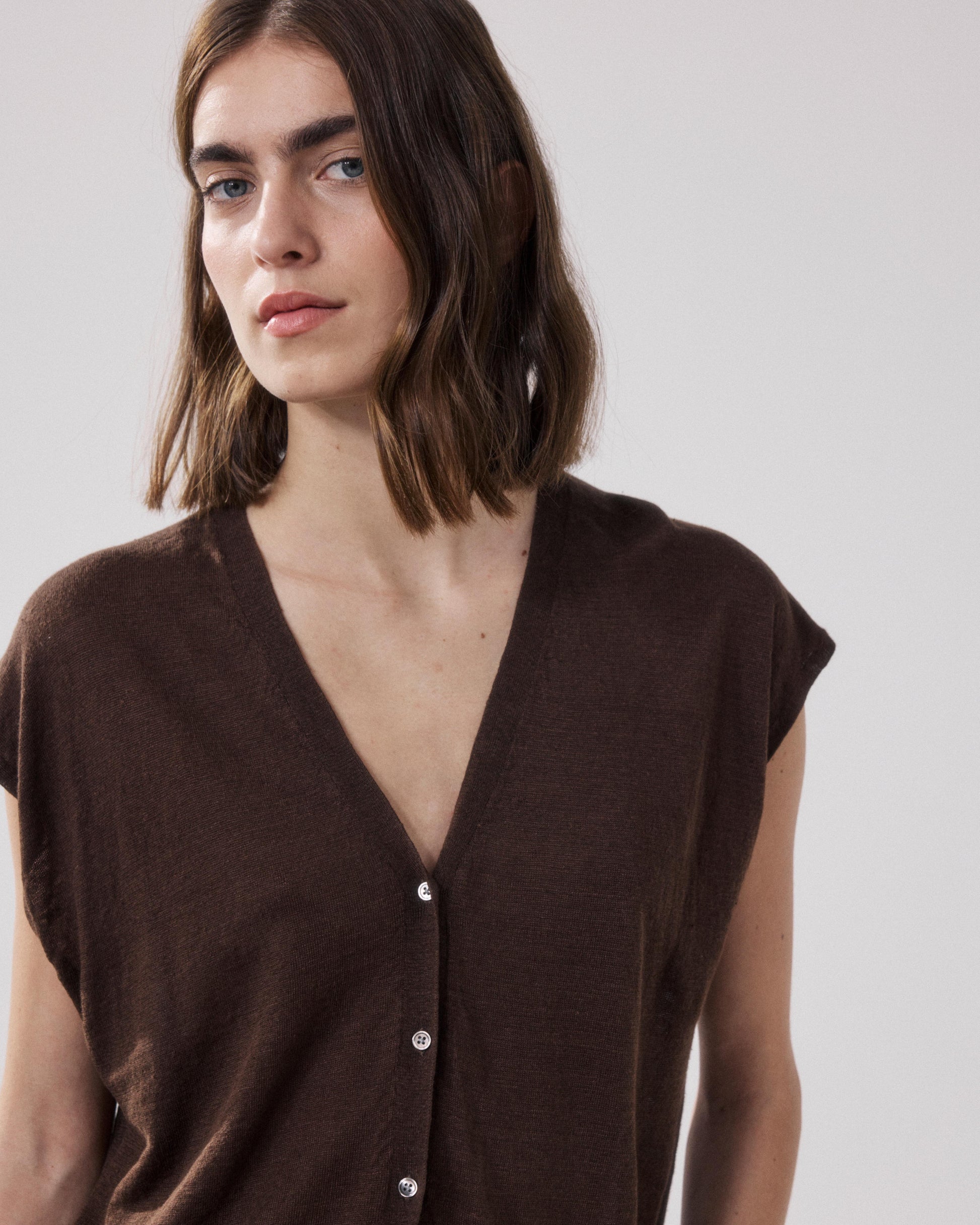 Chaleco de mujer de lino marrón Mounia BFMD514-05