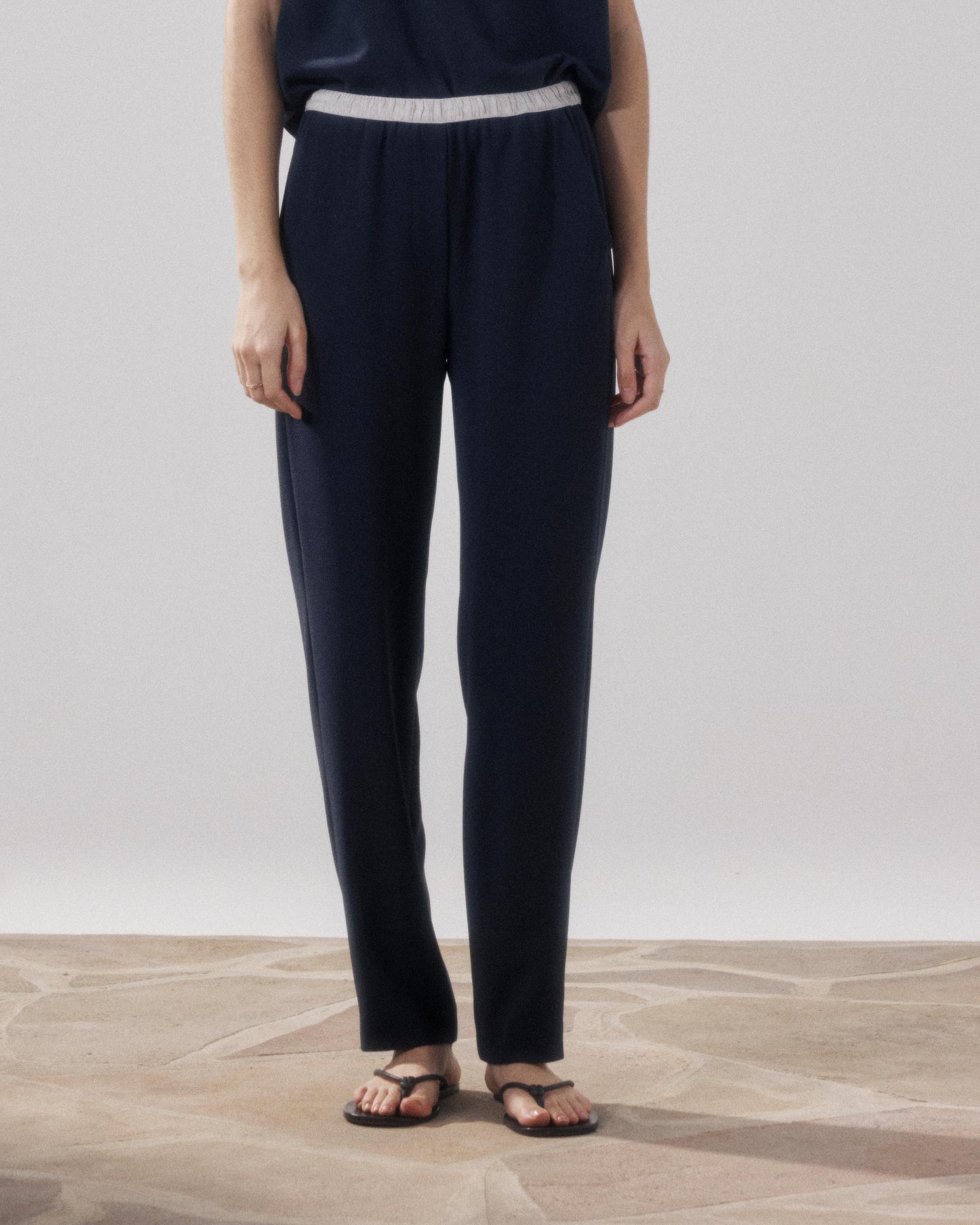 Pantalones de mujer en crepé azul noche Pirol BFPM613-02