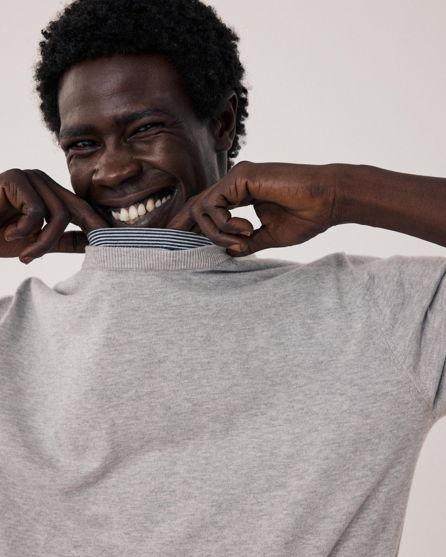 Jersey de hombre en Supima & Cachemira gris BFQ5314-05