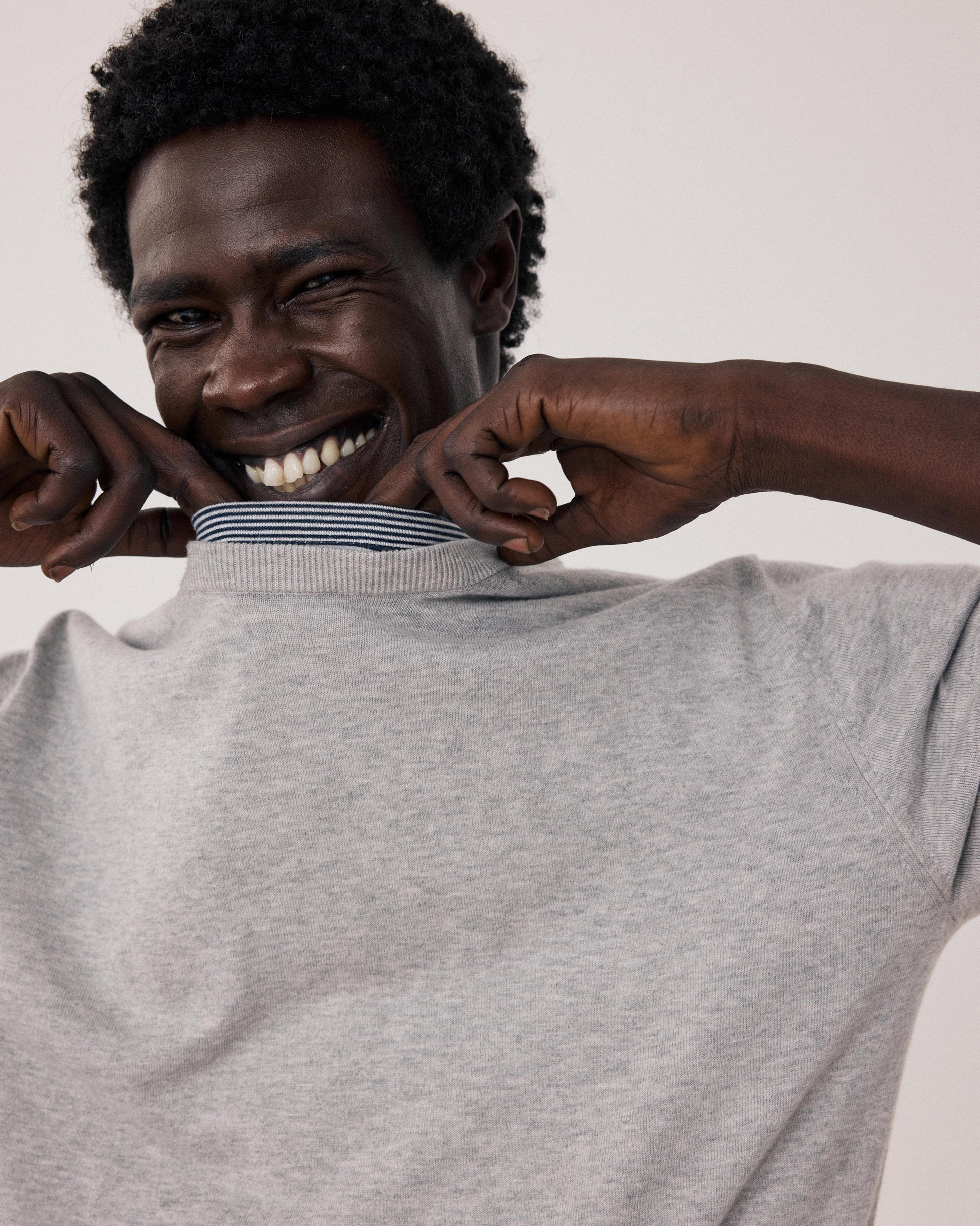 Jersey de hombre en Supima & Cachemira gris BFQ5314-05