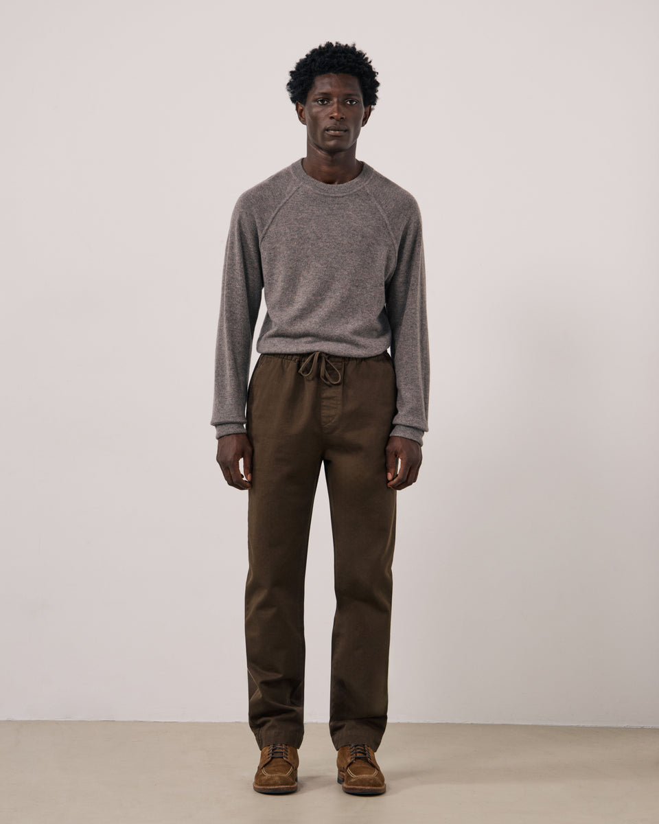 Pantalon Homme en Chino Gris Joggy - Image 2