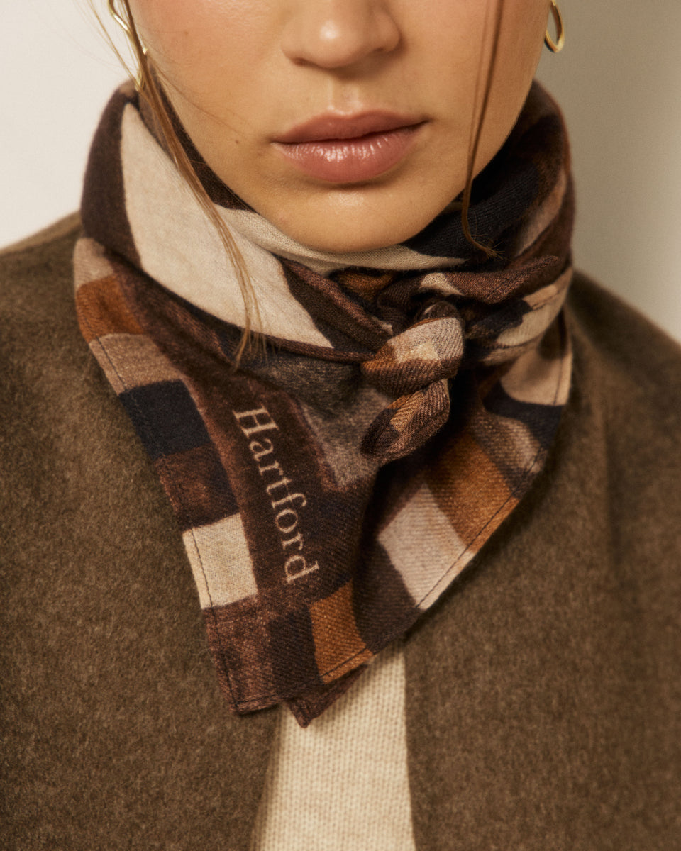 Echarpe Femme en Laine imprimé Géométrique Marron Bandana - Image 2