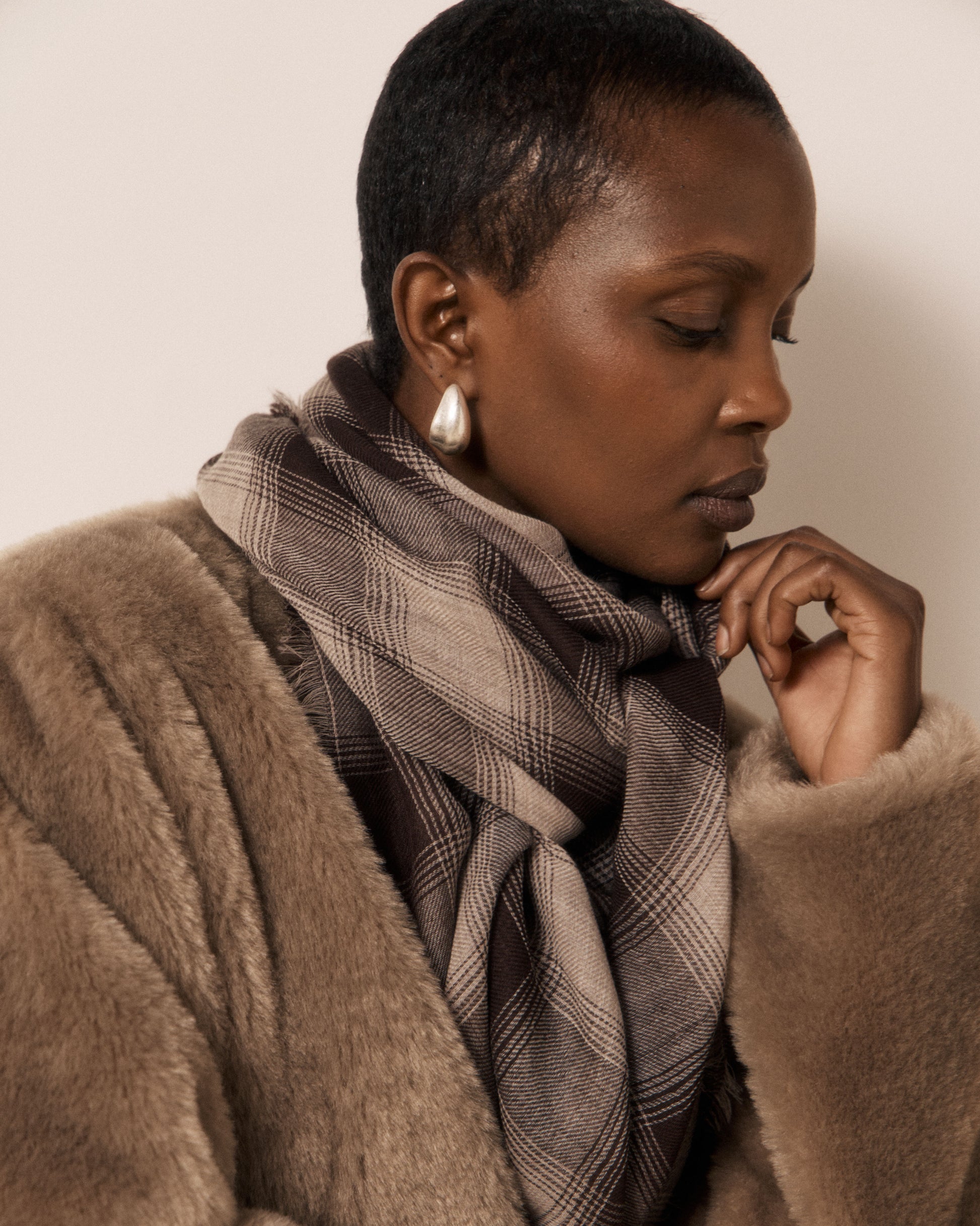 Echarpe Femme en Laine à Carreaux Chocolat & Beige