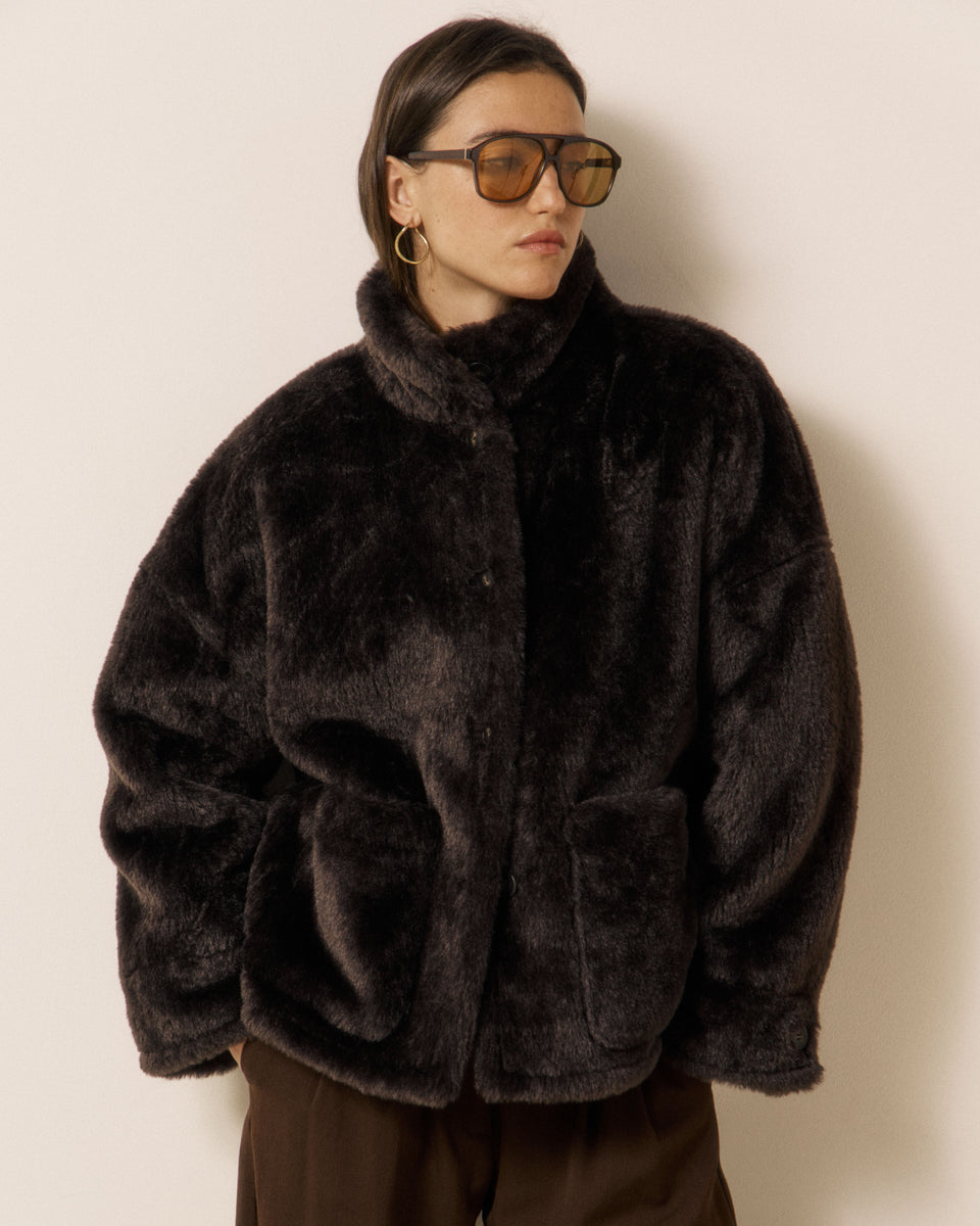 Vosmo Women's Chocolate Faux Fur Jacket - Image principale