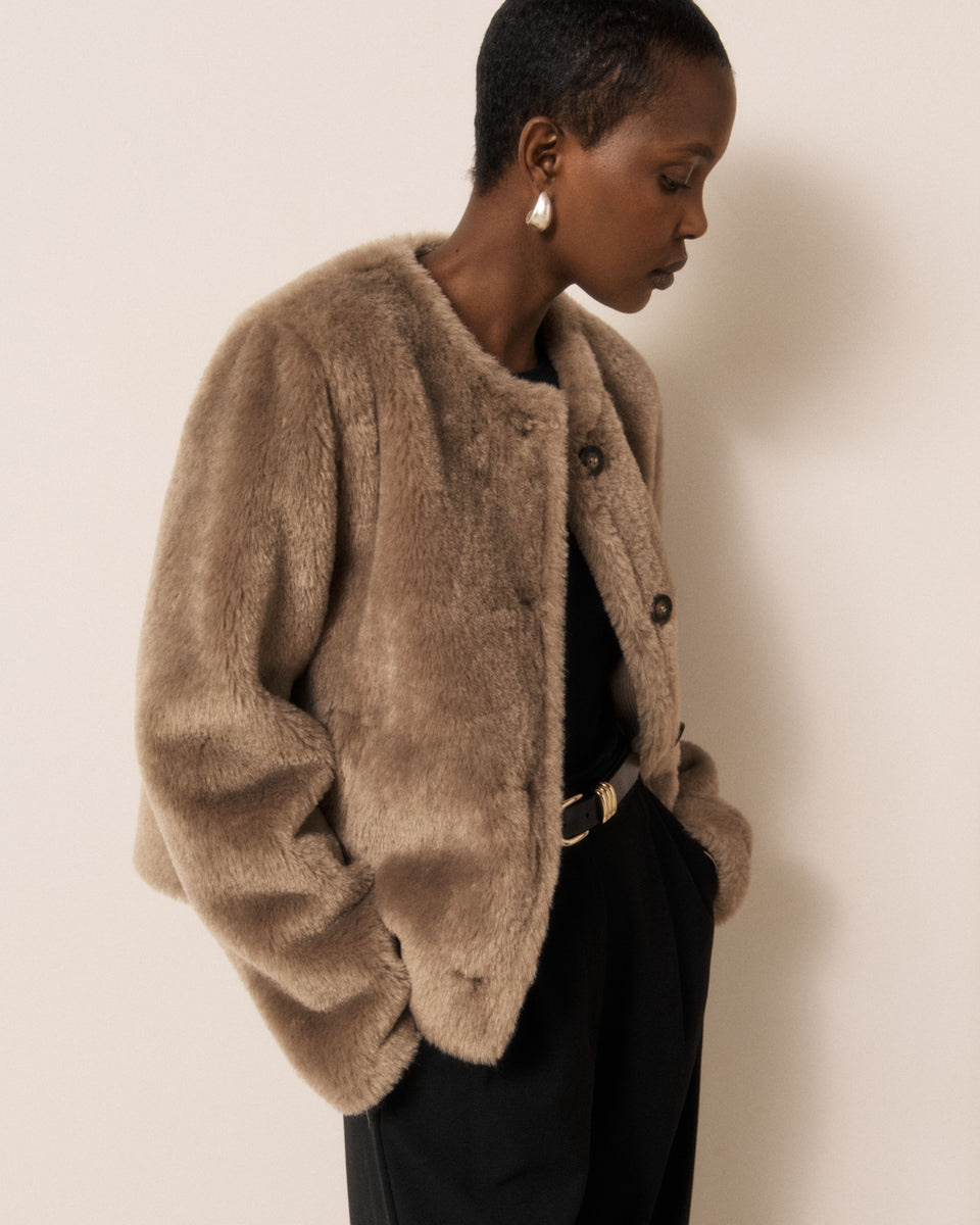 Vigo Women's Taupe Faux Fur Jacket - Image principale