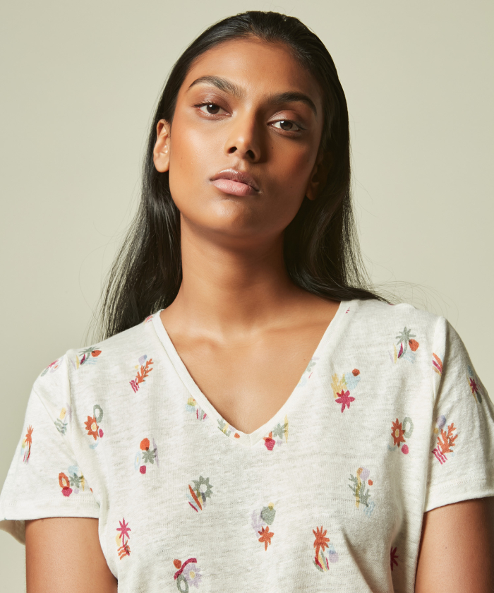 Linen T-shirt with holidays all over print