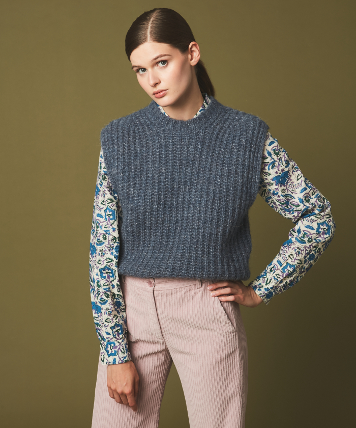 Marilis blue alpaca sleeveless sweater